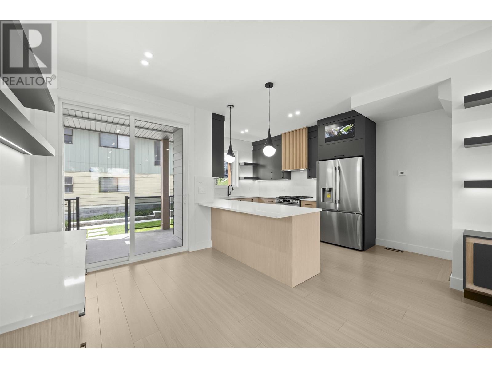 2 314 NELSON STREET, Coquitlam