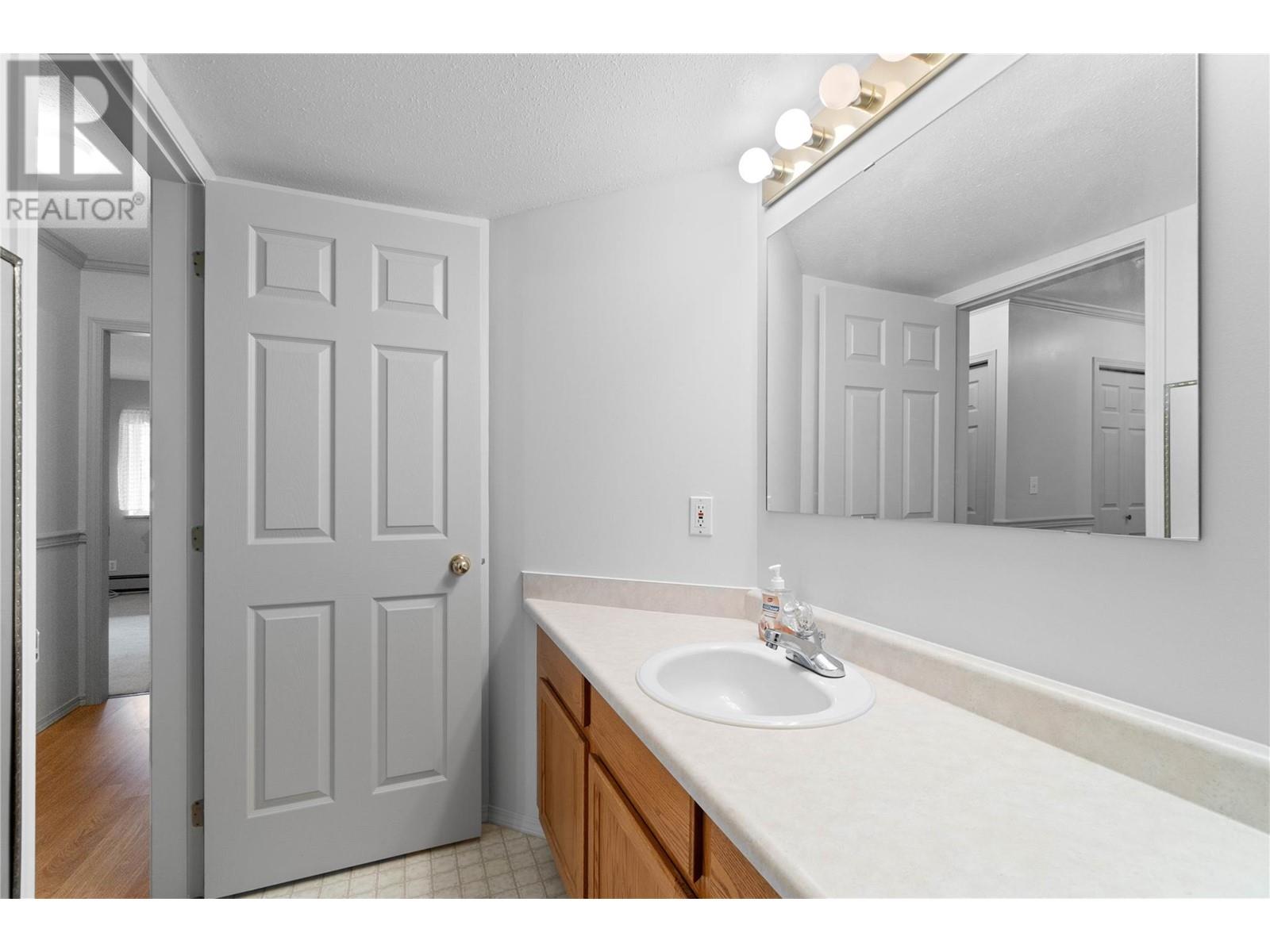 110 251 6 Street Southeast, Salmon Arm