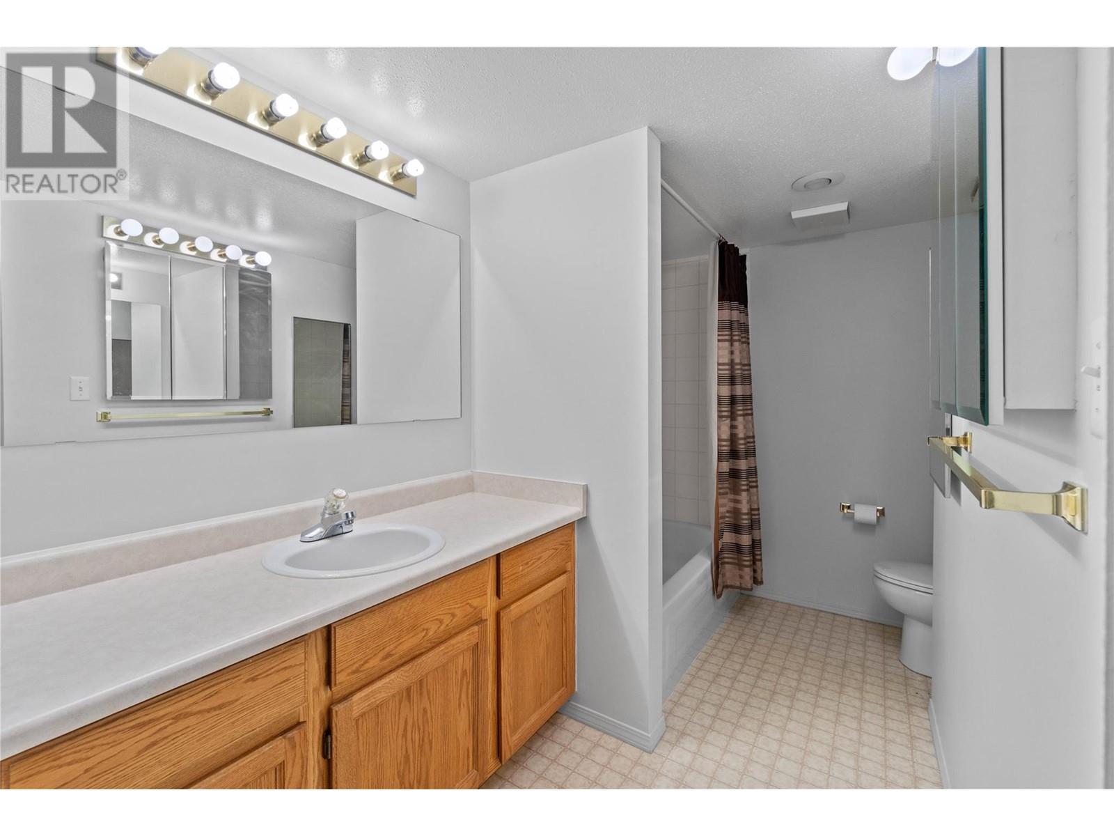 110 251 6 Street Southeast, Salmon Arm