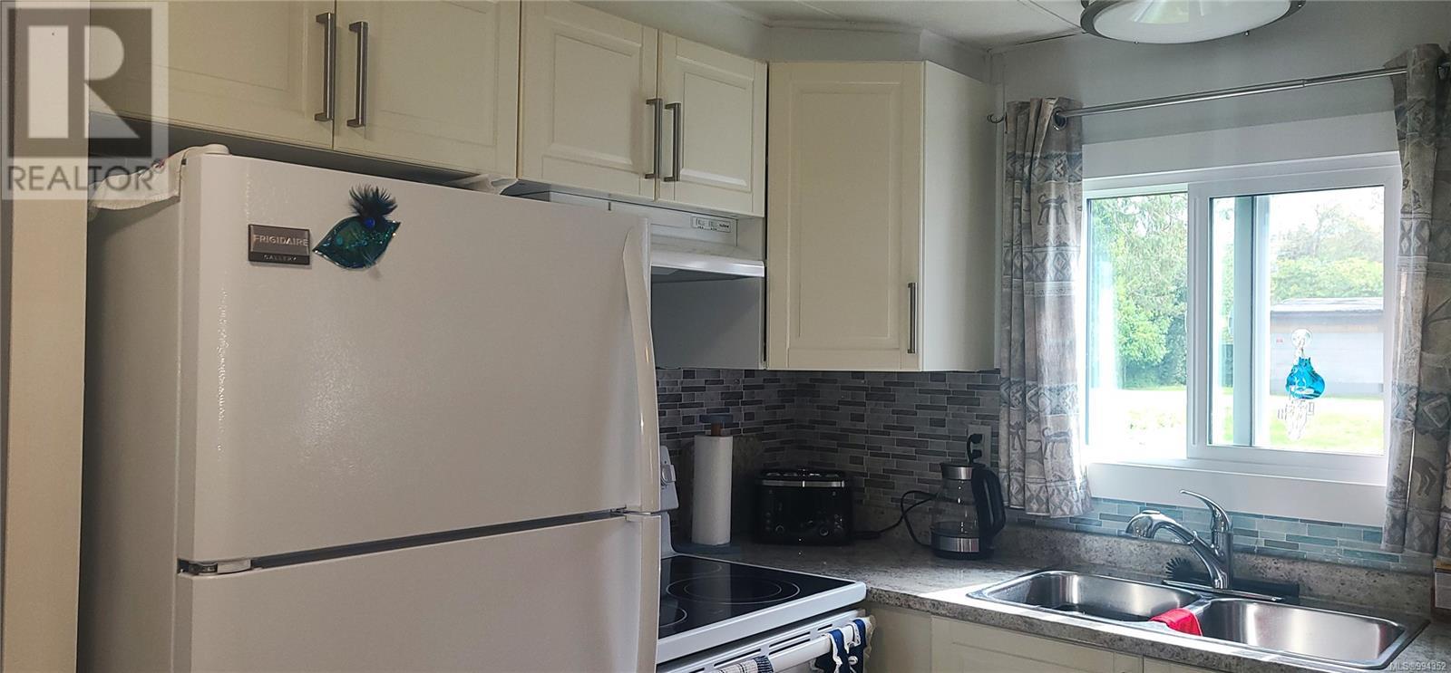11 150 CORFIELD St N, Parksville real estate listing 994352