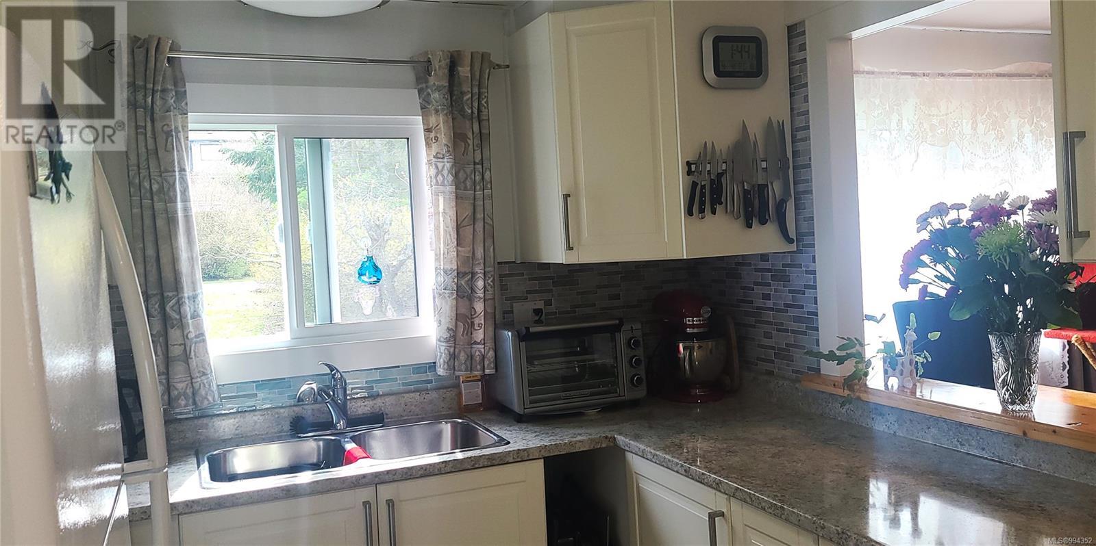 11 150 CORFIELD St N, Parksville real estate listing 994352