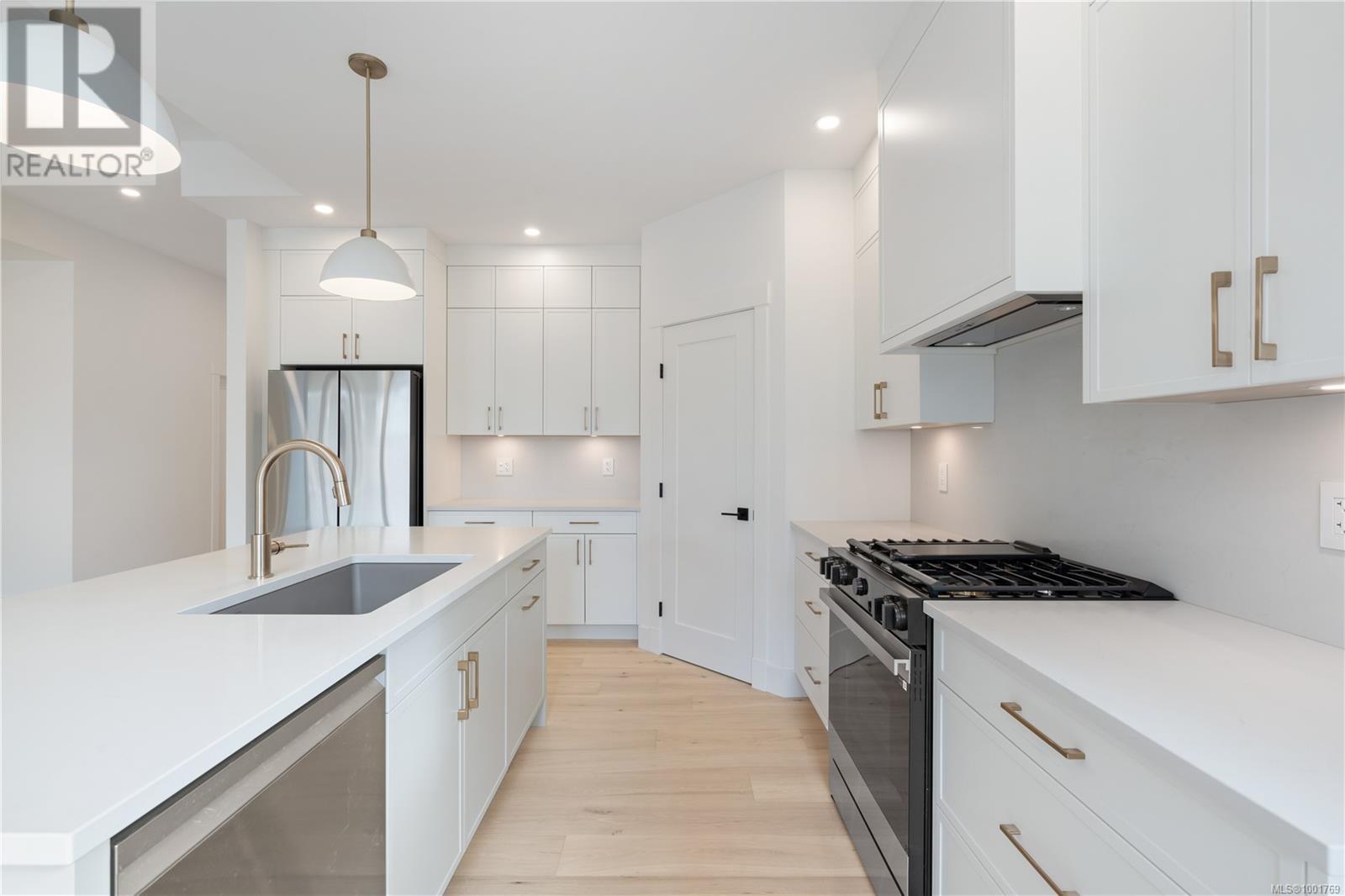 51 Sun West Pl, Parksville real estate listing 1001769