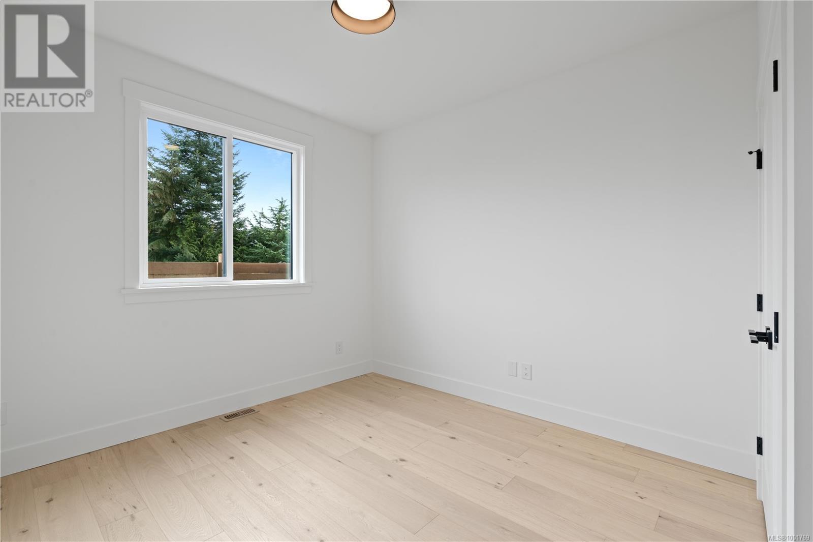 51 Sun West Pl, Parksville real estate listing 1001769