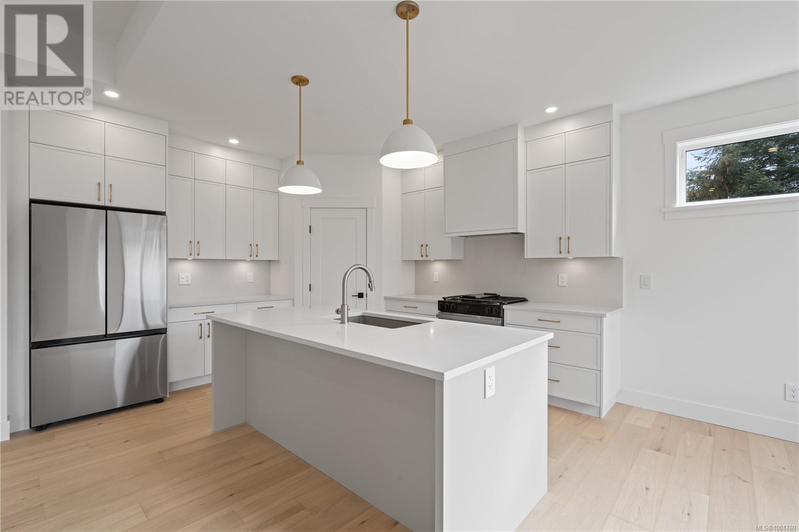 51 Sun West Pl, Parksville real estate listing 1001769