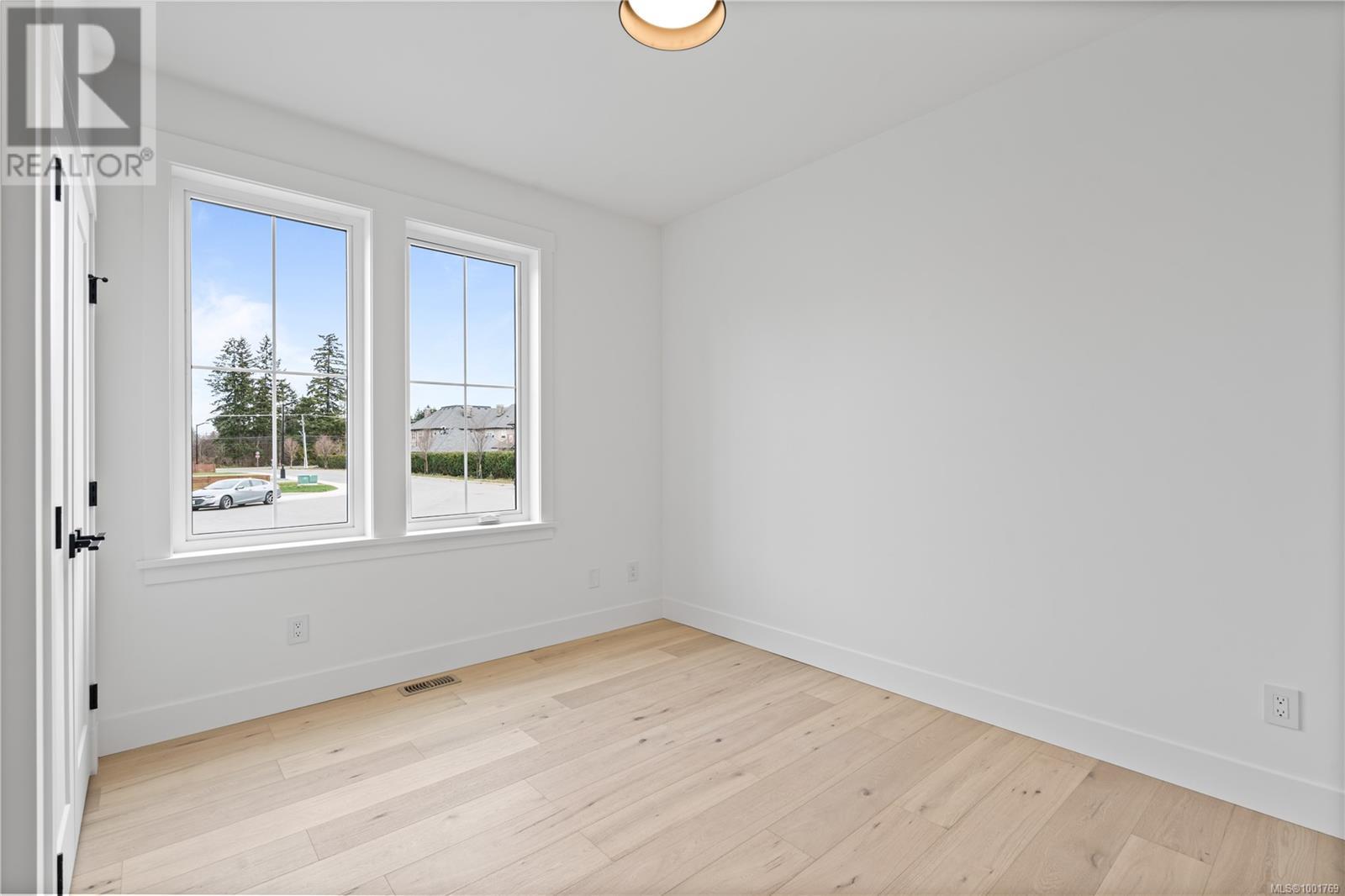 51 Sun West Pl, Parksville real estate listing 1001769