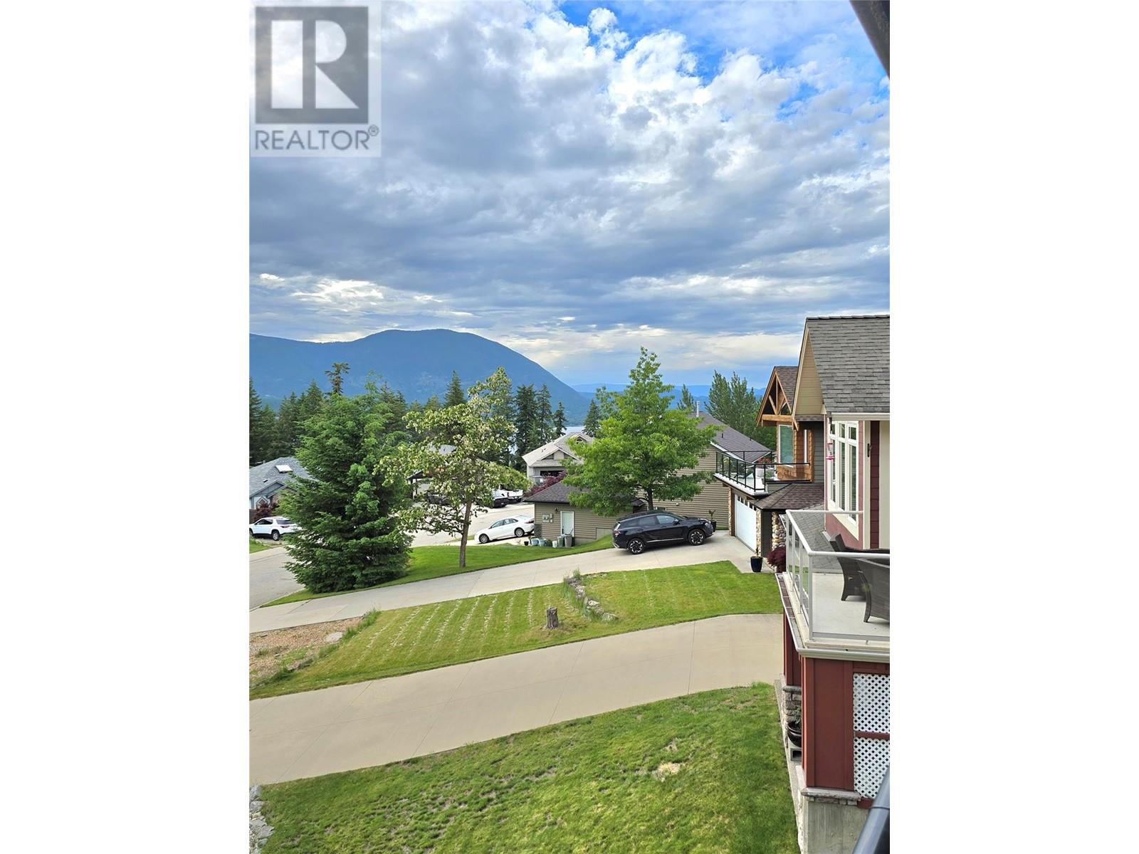  1040 14 Avenue Southeast, Salmon Arm