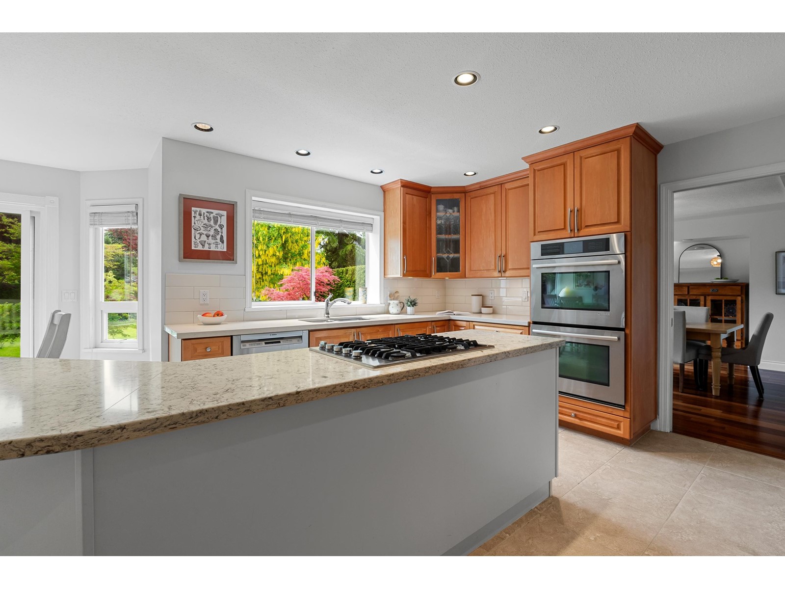 Photo 11 of 13808 19 A Avenue, Surrey BC