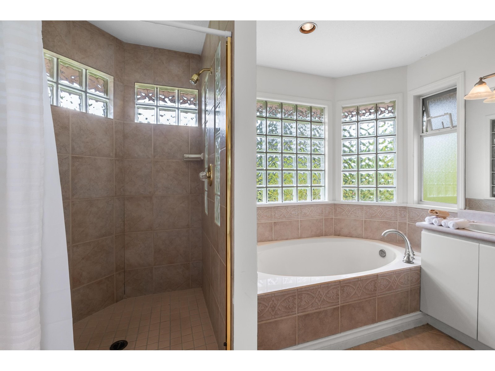 Photo 28 of 13808 19 A Avenue, Surrey BC