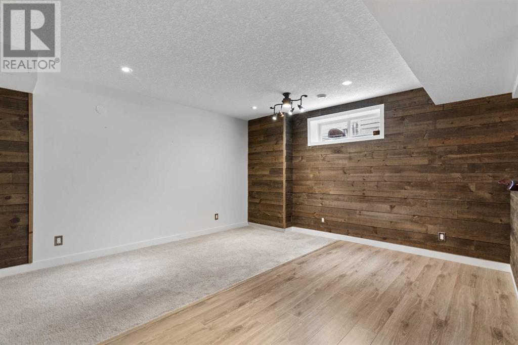 16 Glensummit Close, Cochrane, Alberta