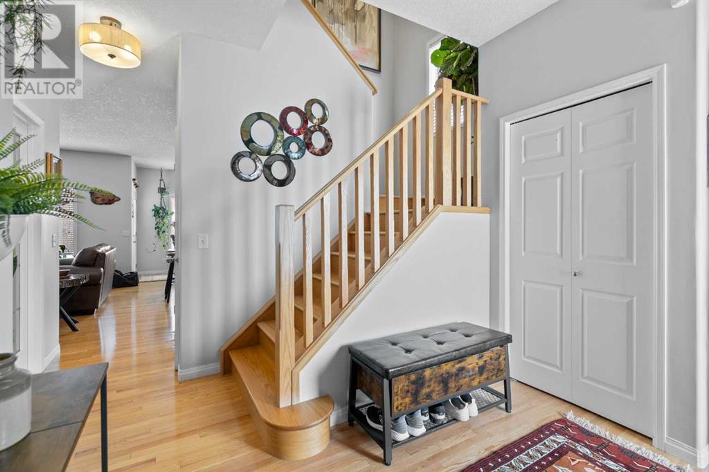 16 Glensummit Close, Cochrane, Alberta