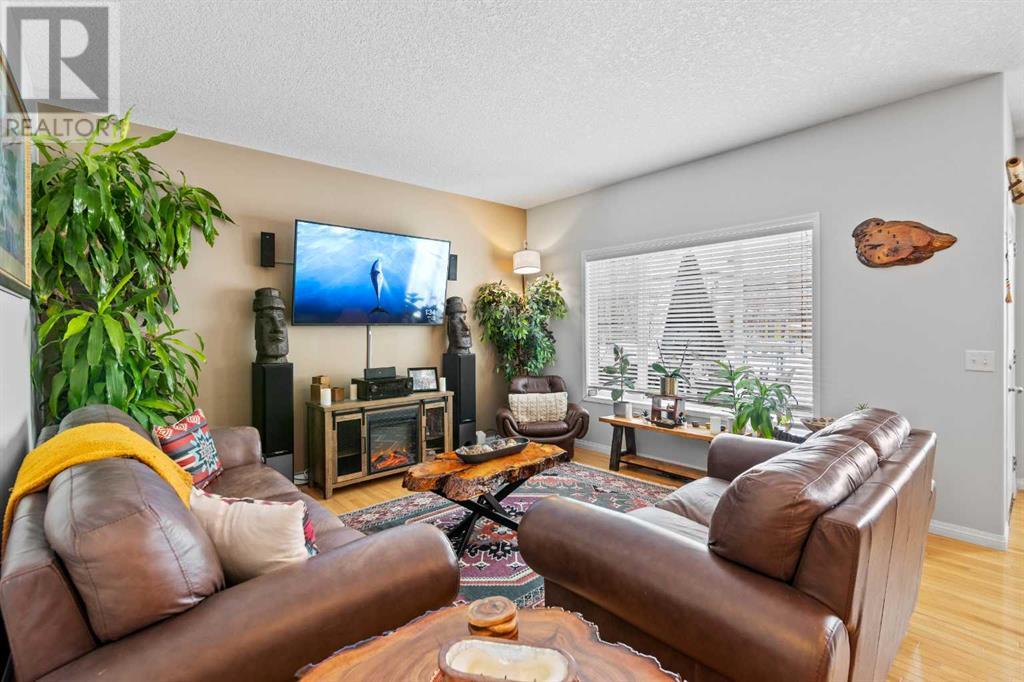 16 Glensummit Close, Cochrane, Alberta
