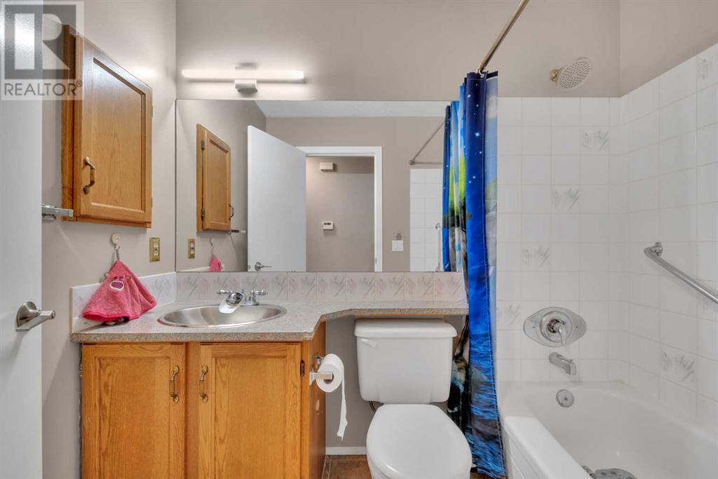 Single Family House 3 Level for Sale in  Harvest glen Rise NE Harvest Hills Calgary 