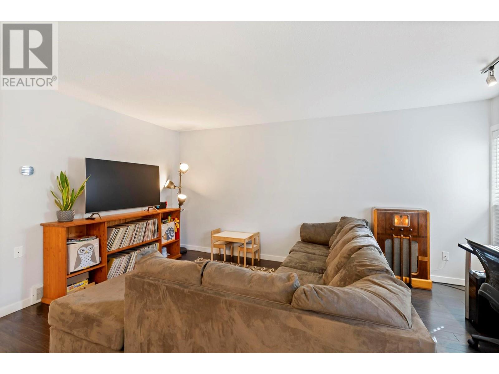 205 2125 Burtch Road, Kelowna