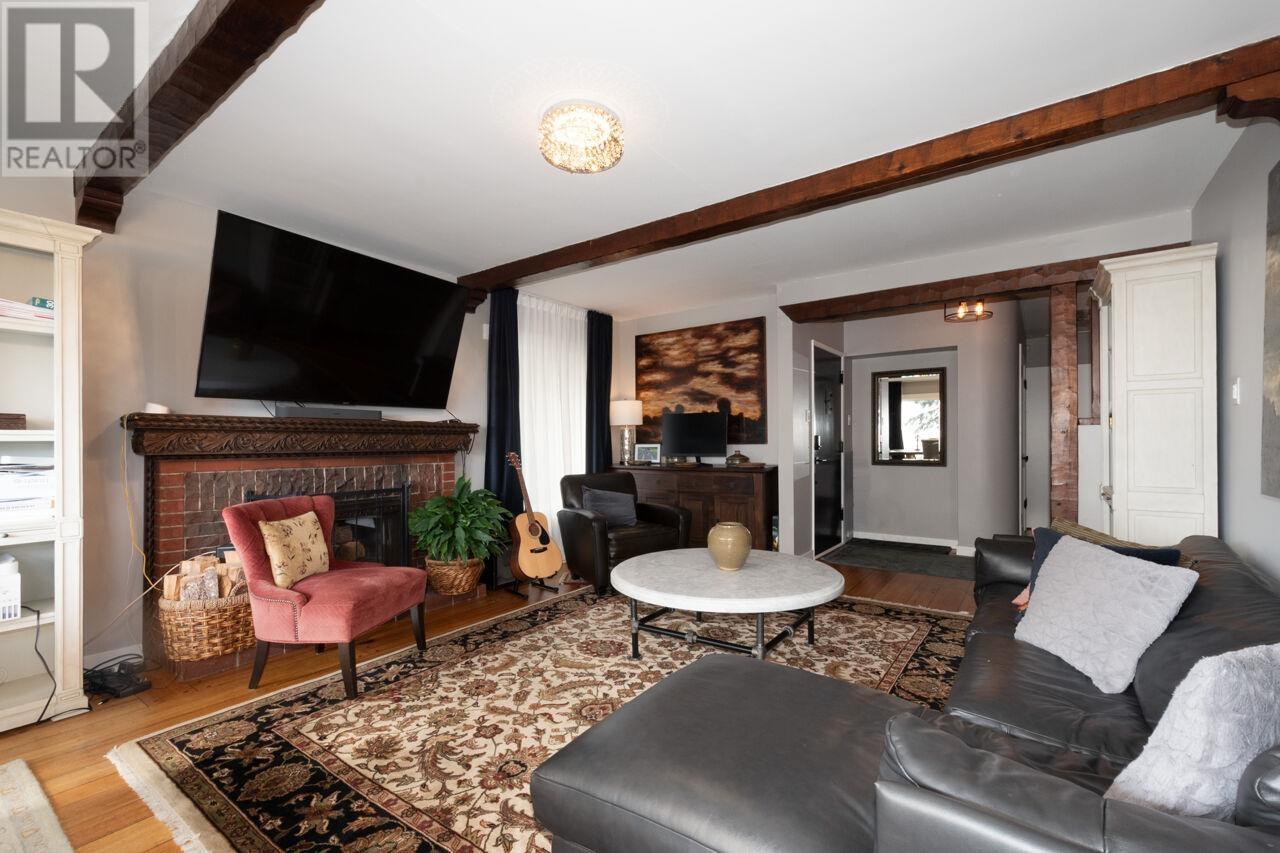 3284 MATHERS AVENUE, West Vancouver
