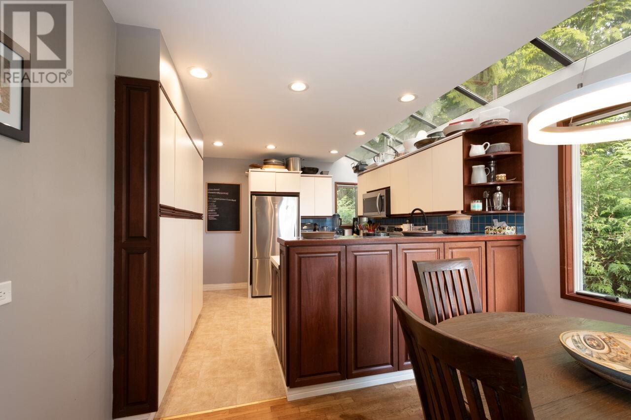 3284 MATHERS AVENUE, West Vancouver