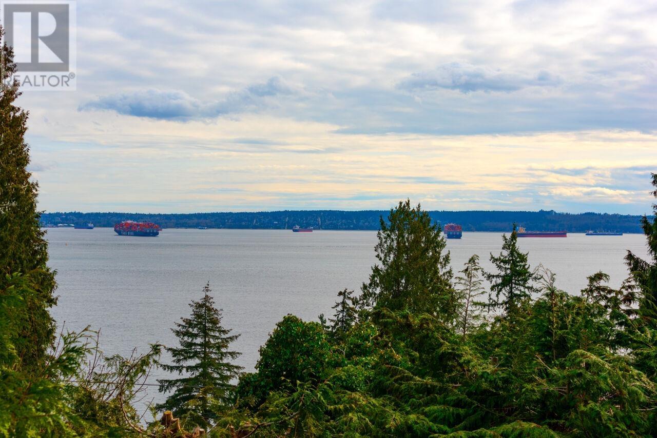 3284 MATHERS AVENUE, West Vancouver