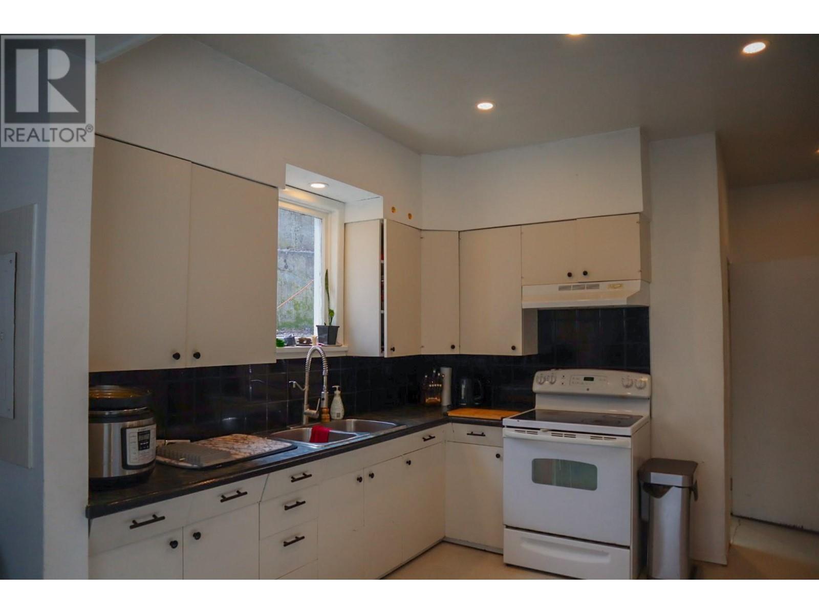 1730 Topping Street, Trail