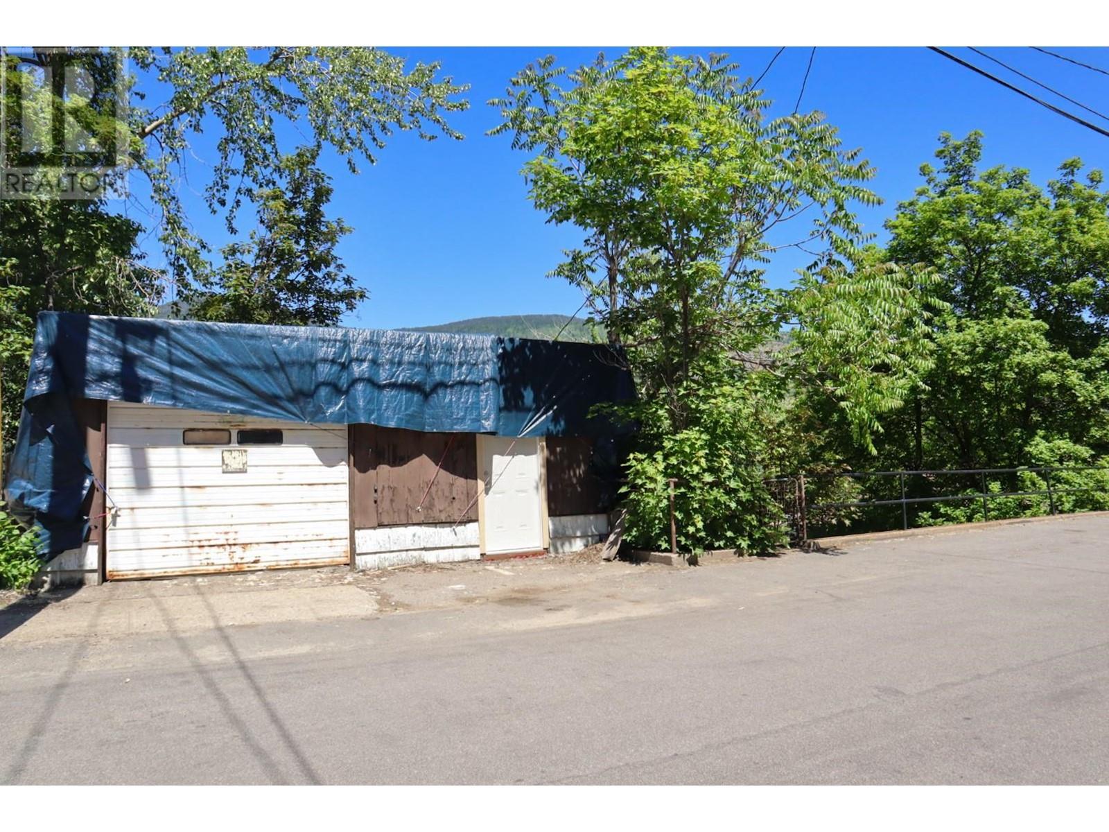 1730 Topping Street, Trail