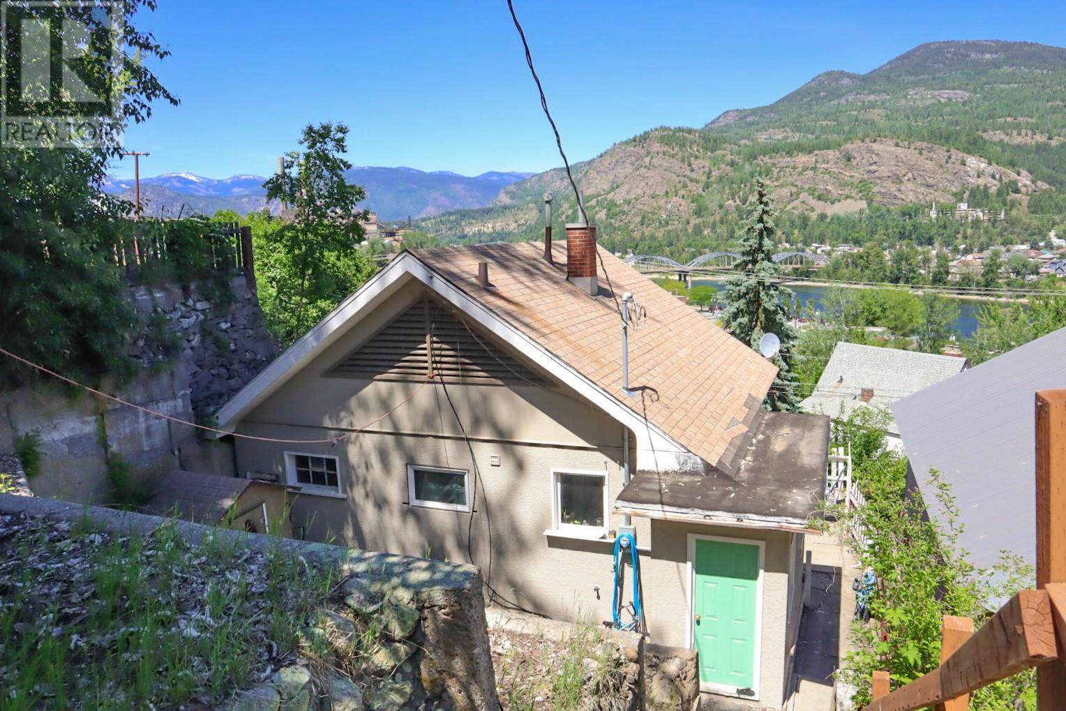 1730 Topping Street, Trail