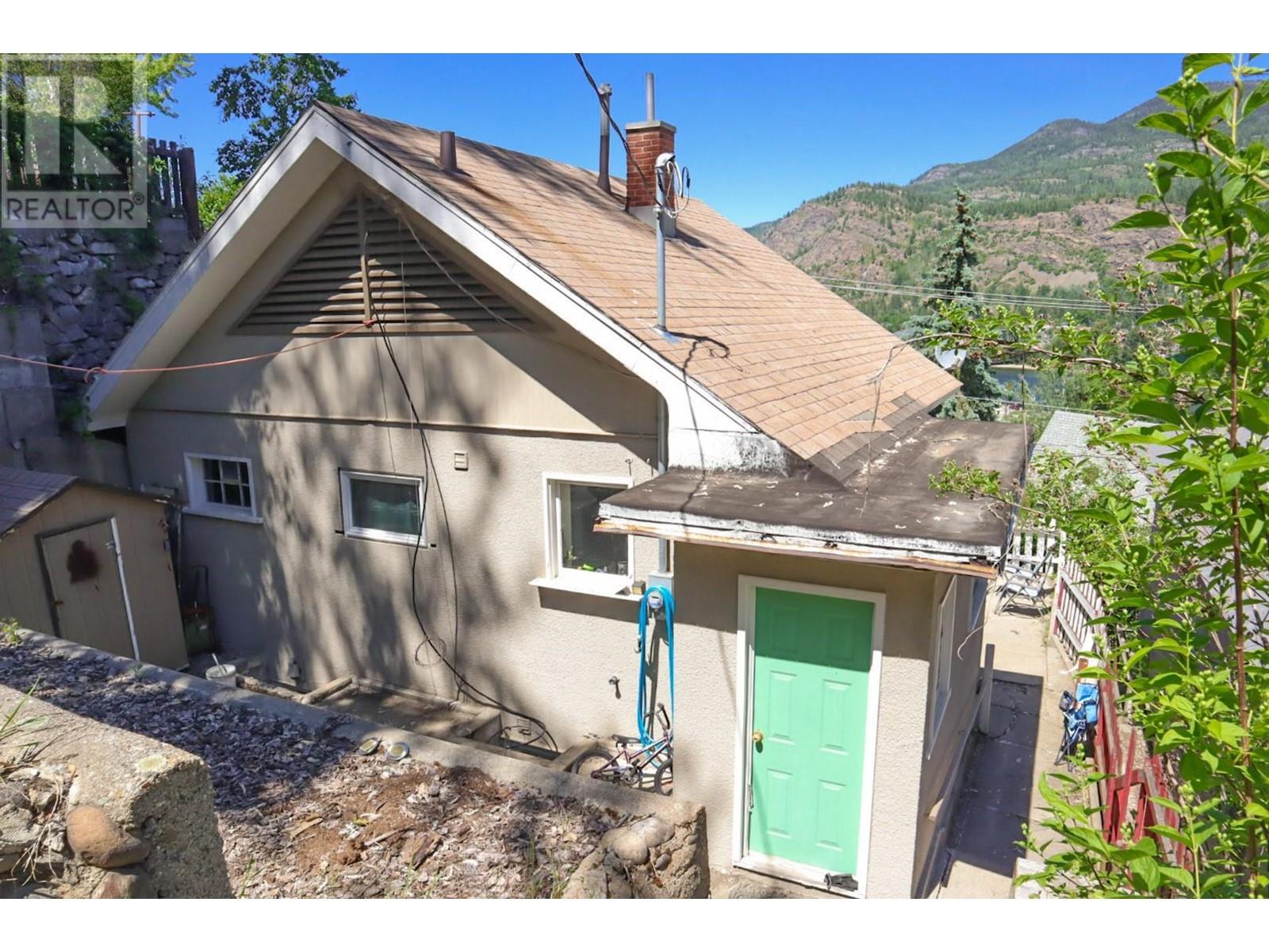 1730 Topping Street, Trail