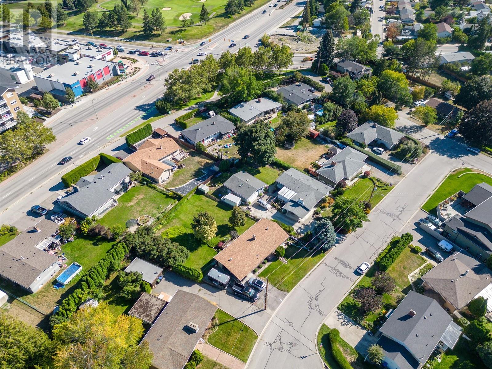 Photo 7 of 723 Glenburn Street, Kelowna BC