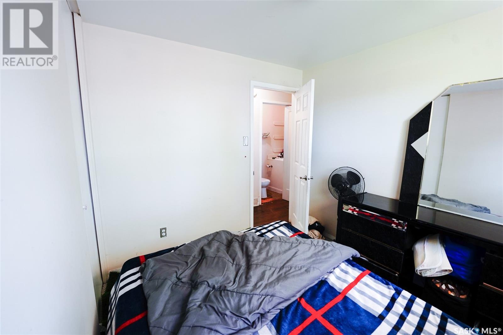 Photo 10 of 2303 7th Avenue E, Regina SK