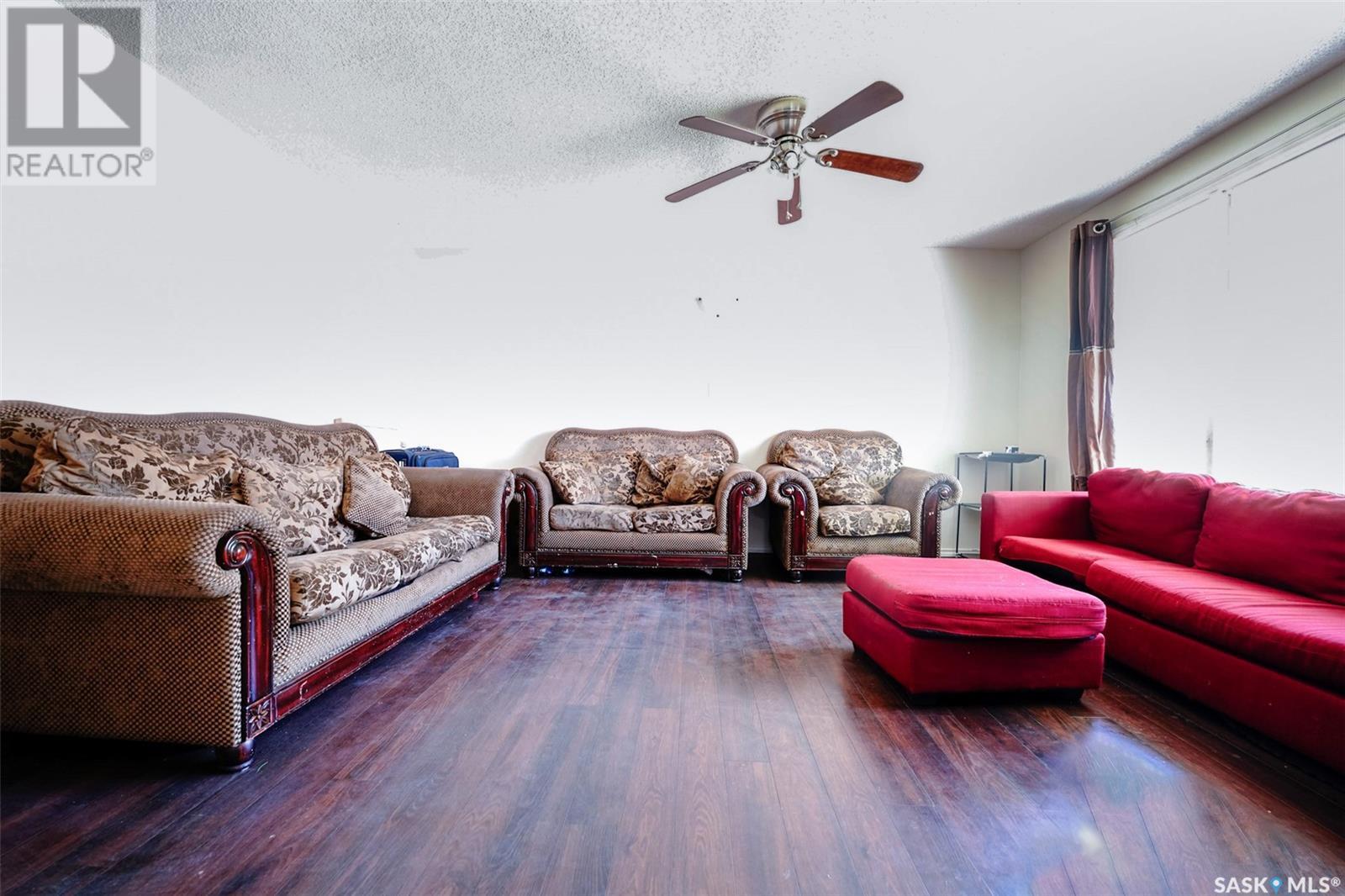 Photo 3 of 2303 7th Avenue E, Regina SK