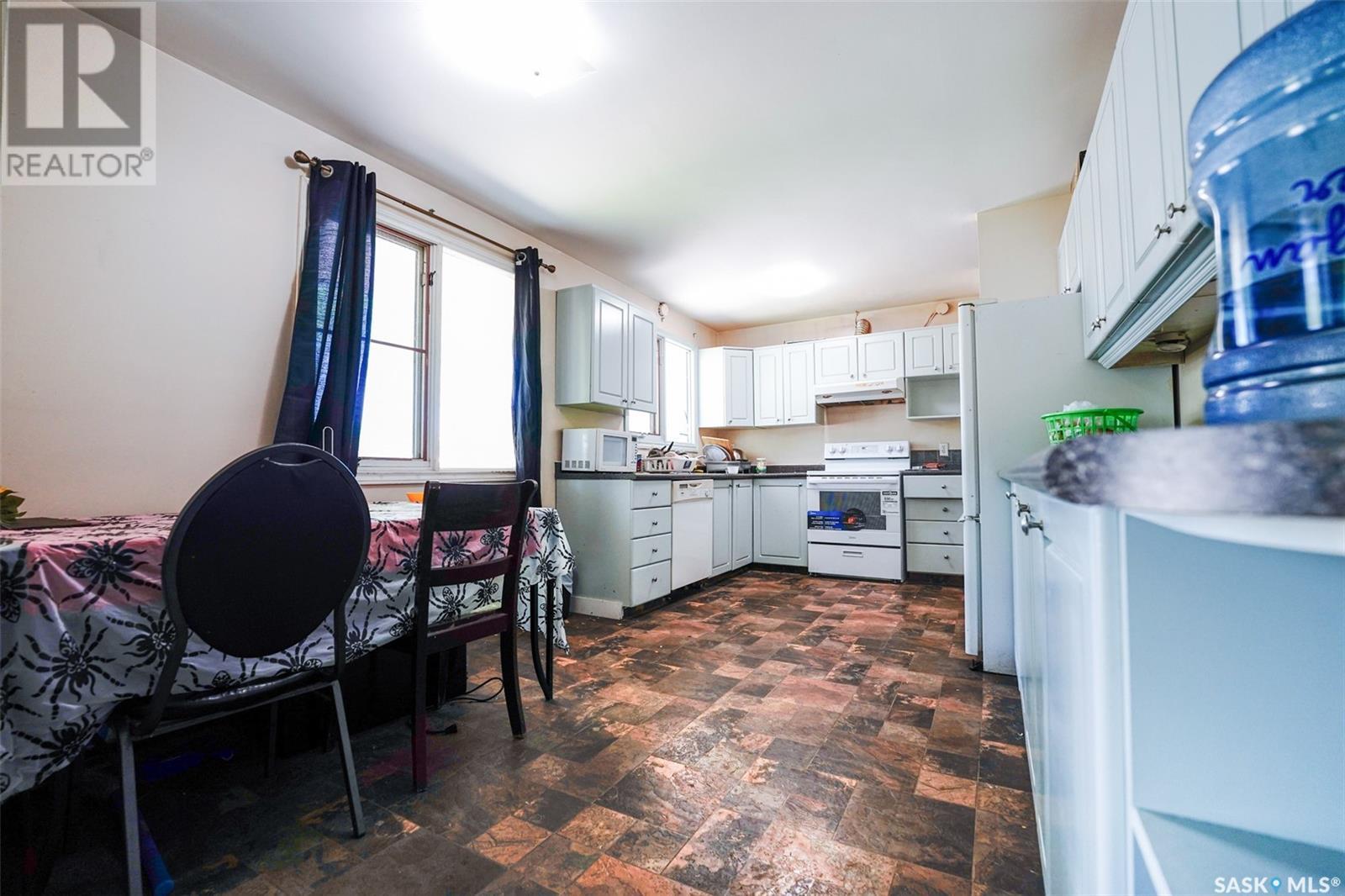 Photo 5 of 2303 7th Avenue E, Regina SK