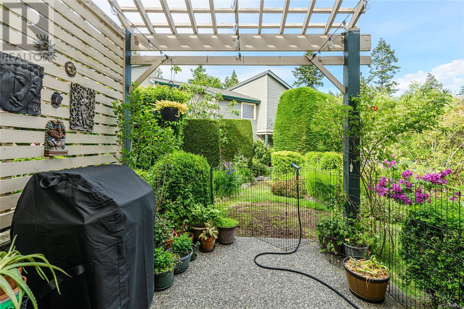 11 133 Corbett Rd, Salt Spring