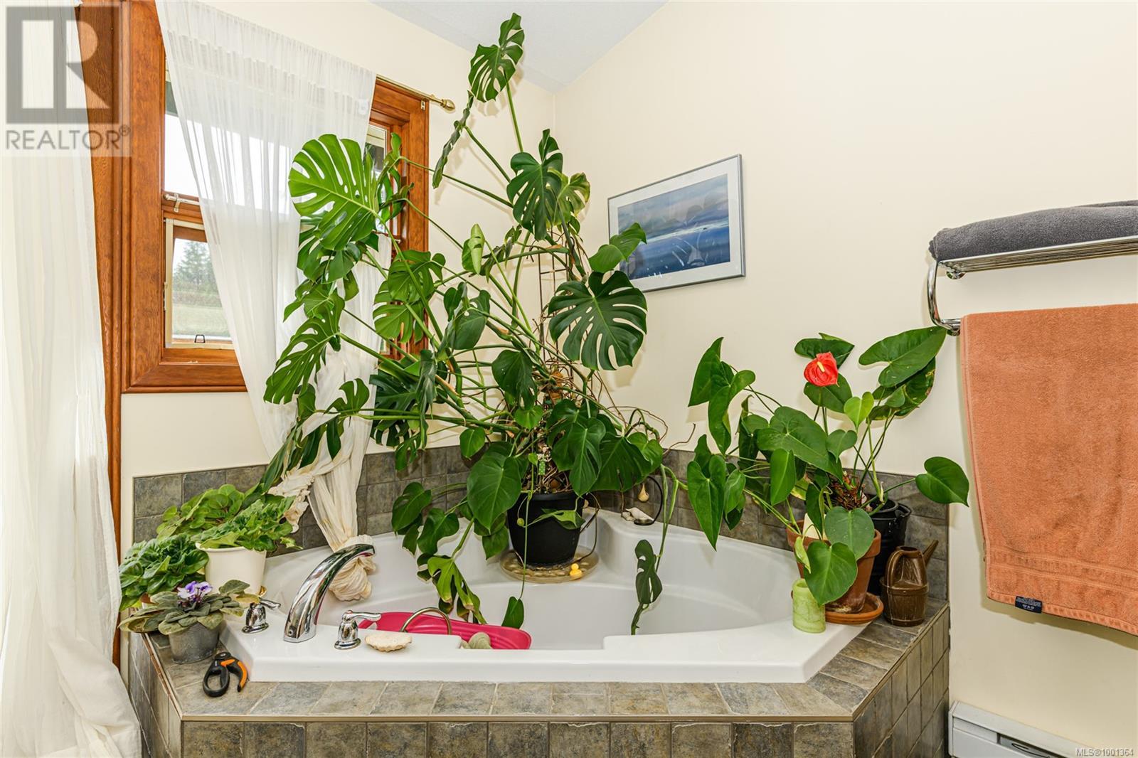 11 133 Corbett Rd, Salt Spring