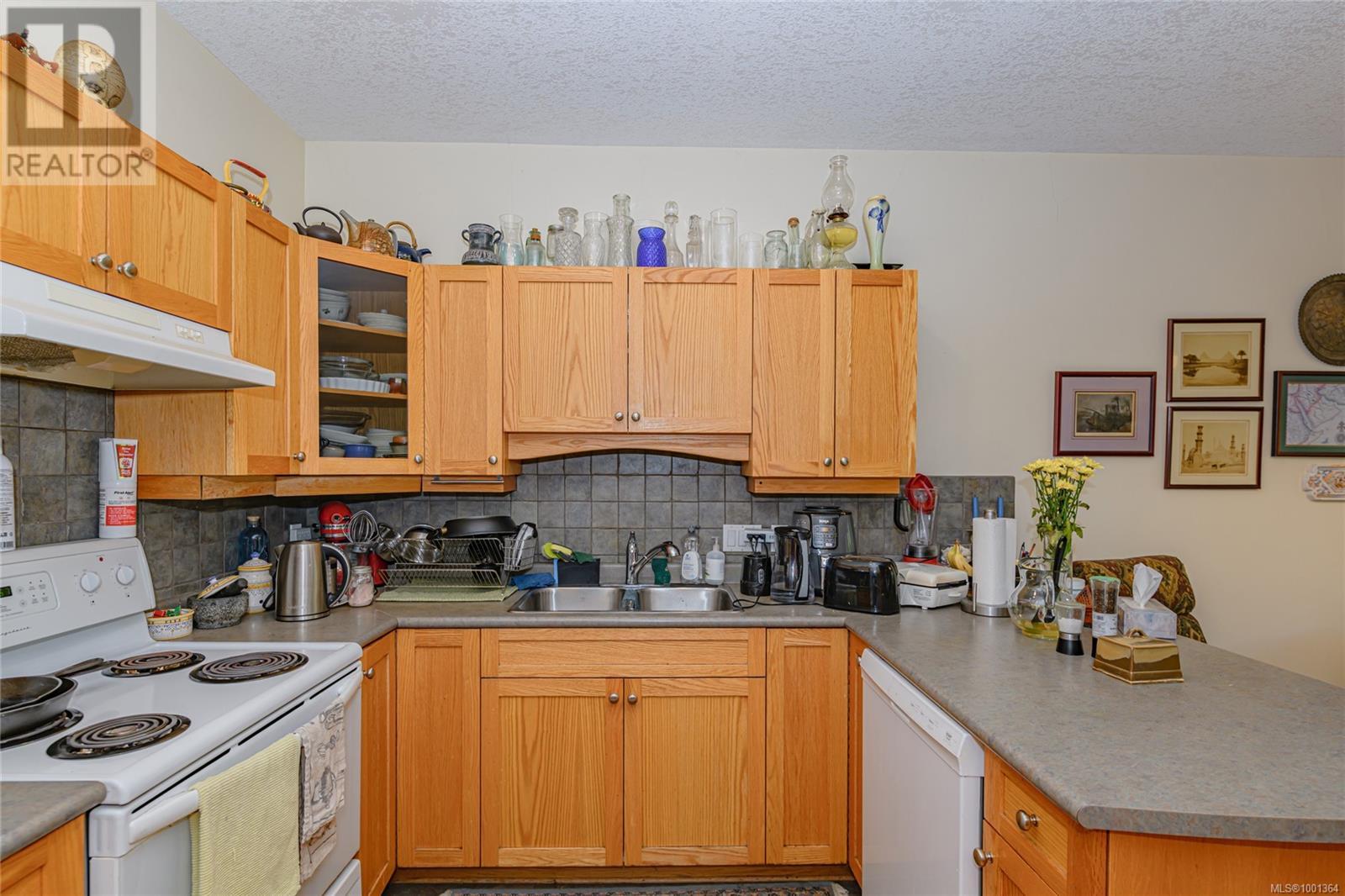 11 133 Corbett Rd, Salt Spring