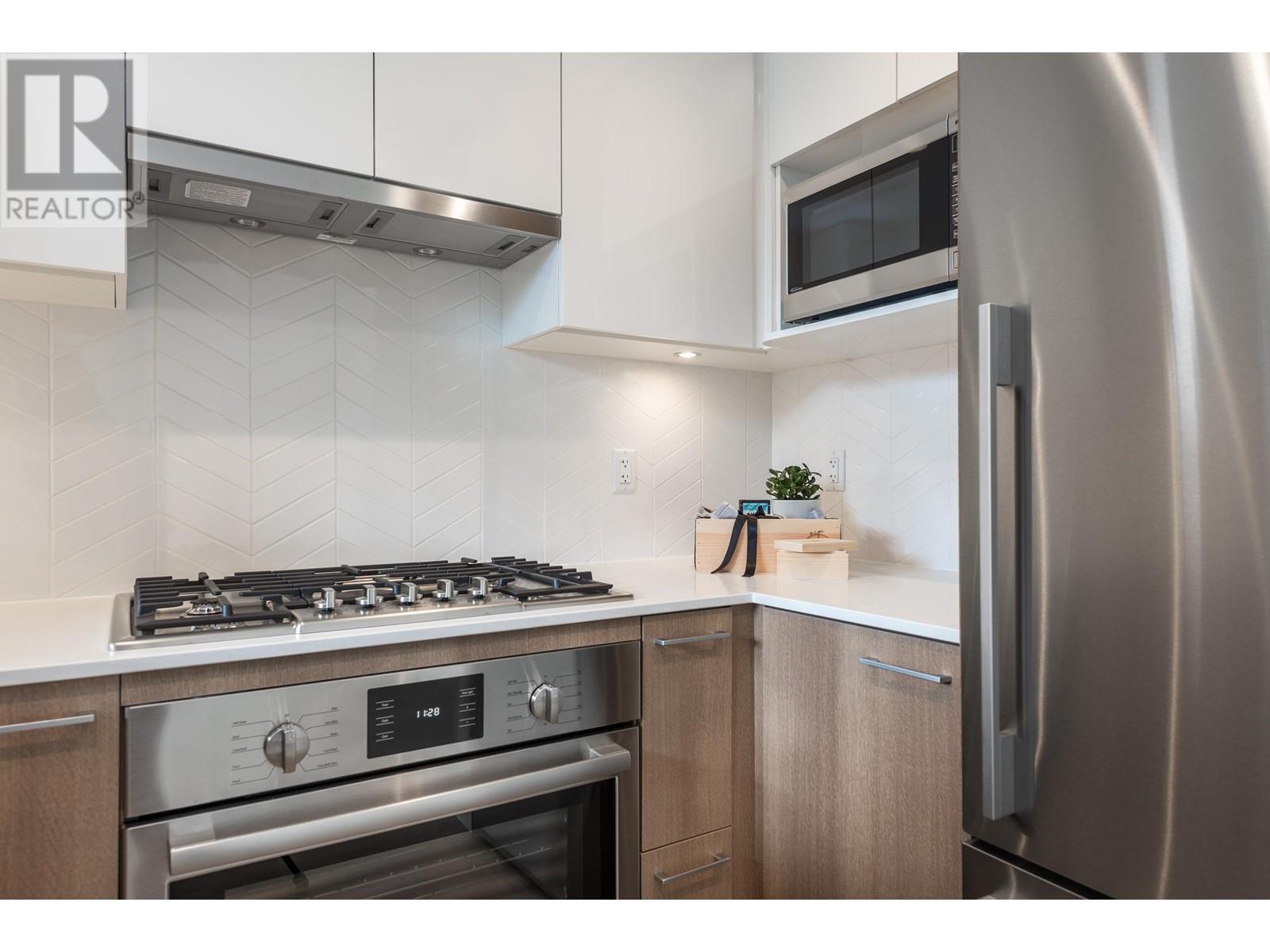 111 715 W 15TH STREET, North Vancouver real estate listing R3008833