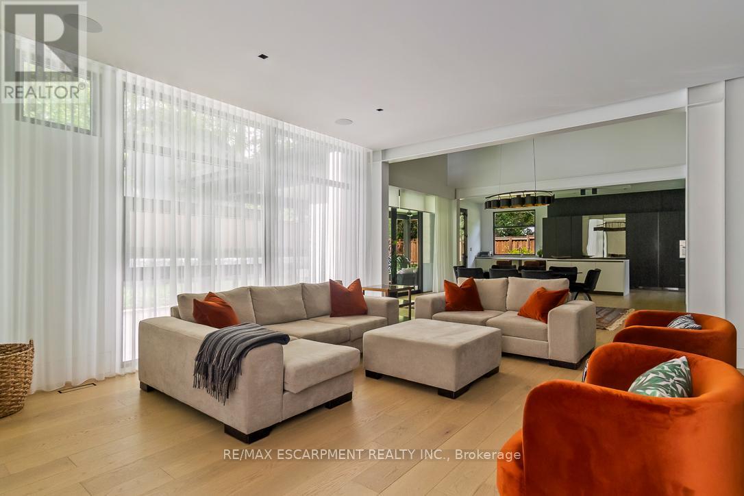 Photo 16 of 1308 Greenoaks Drive, Mississauga ON