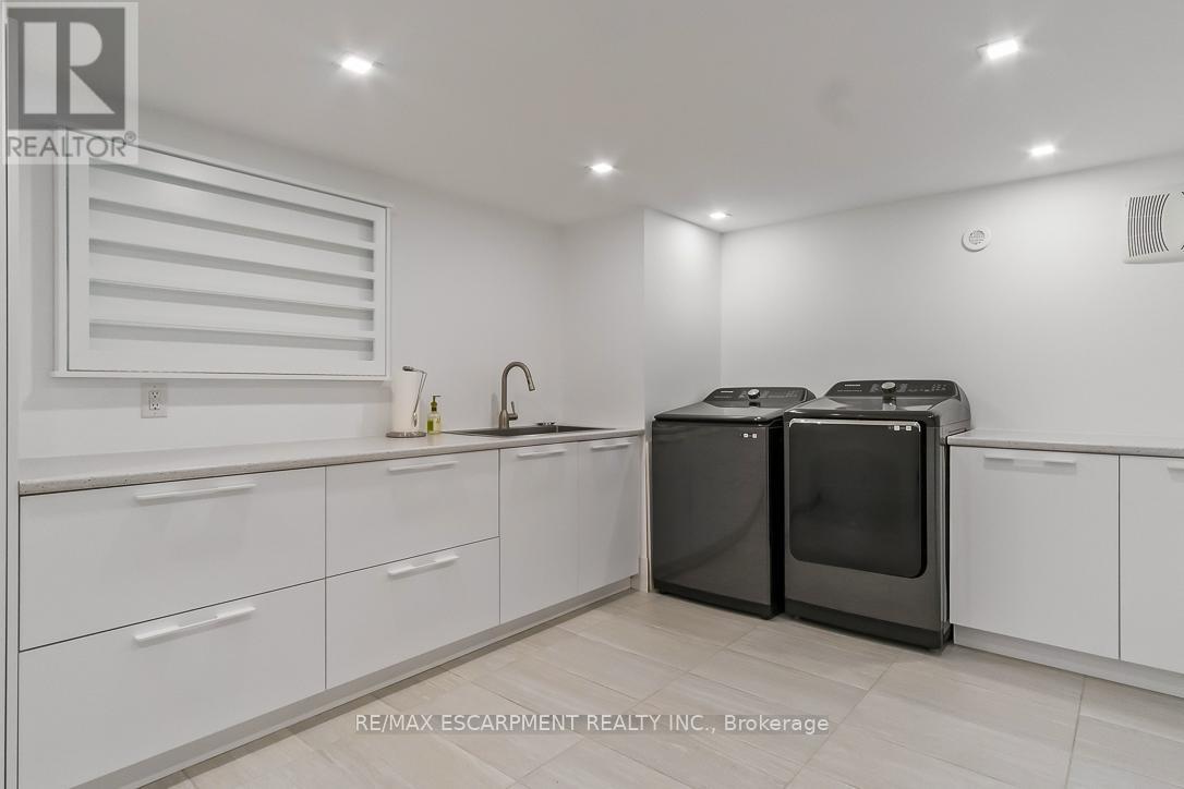 Photo 41 of 1308 Greenoaks Drive, Mississauga ON