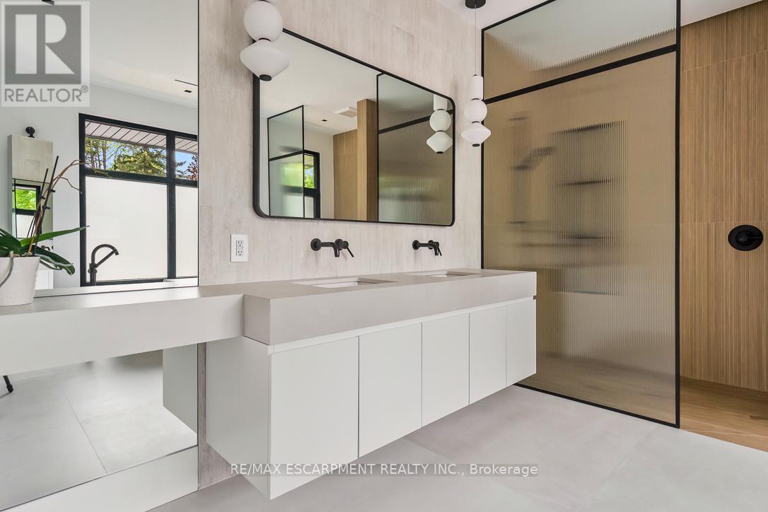 Photo 25 of 1308 Greenoaks Drive, Mississauga ON