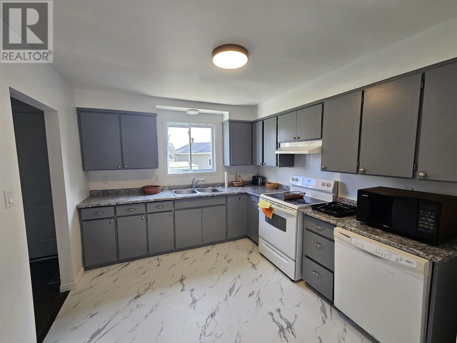 Photo 10 of 34 Hudson Ave, Terrace Bay ON