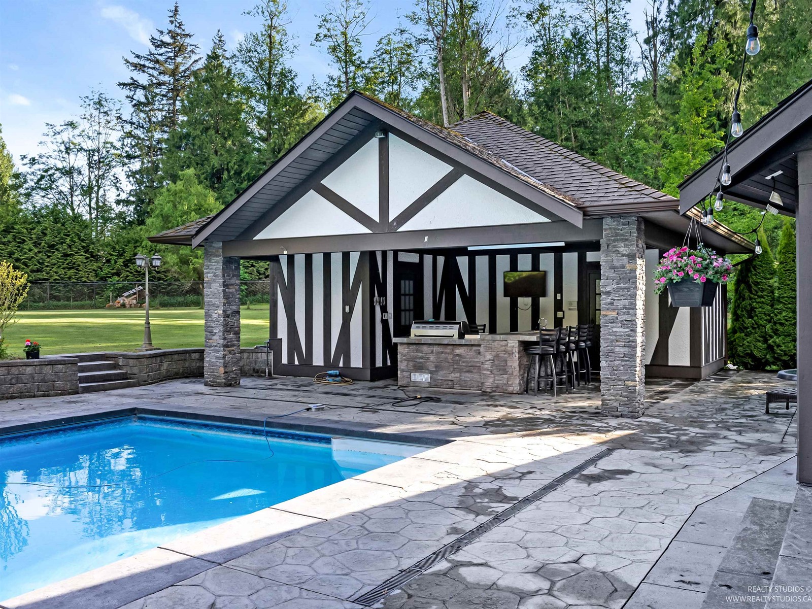 Photo 6 of 20077 Fernridge Crescent, Langley BC