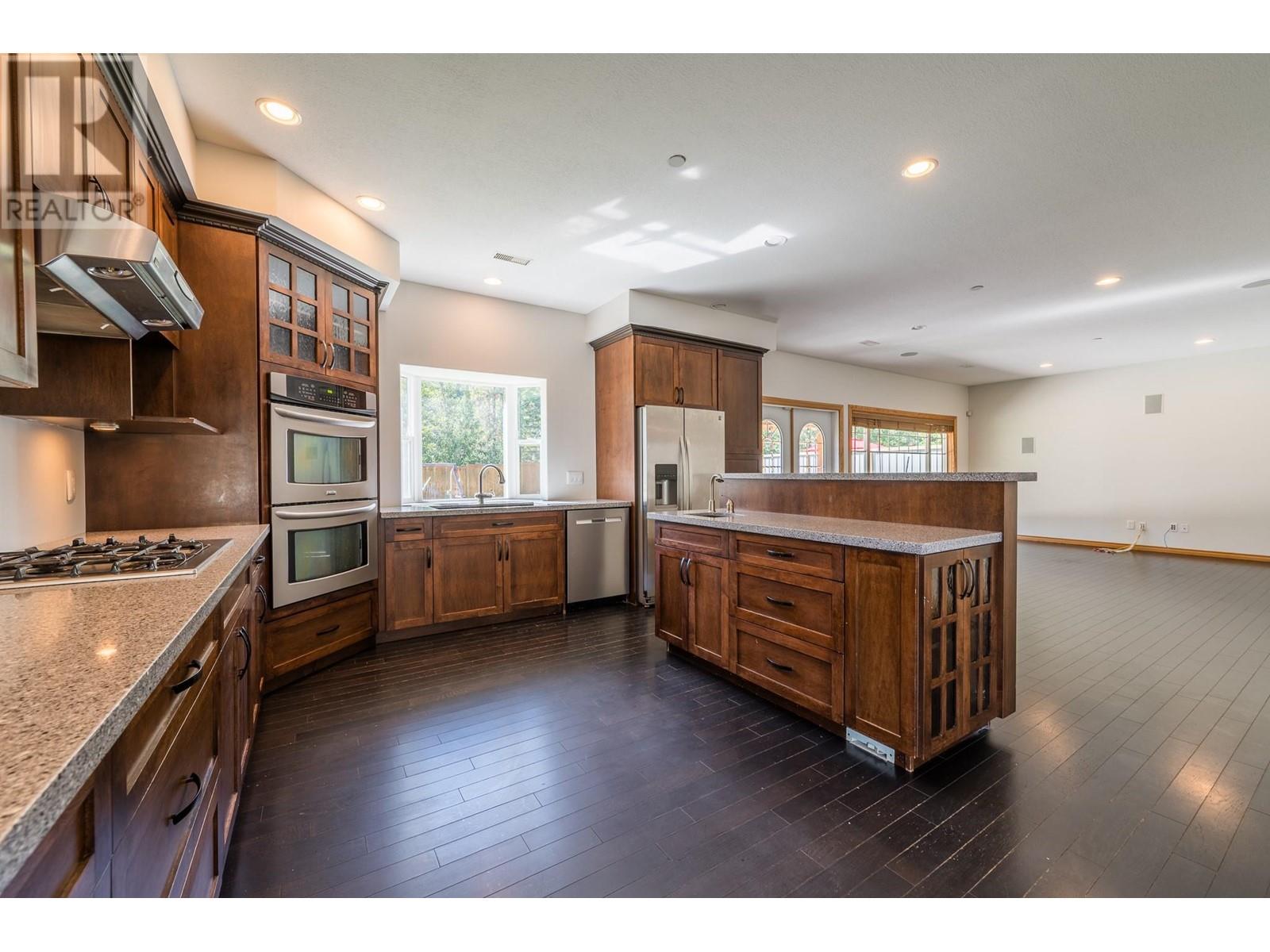 Photo 4 of 8925 Grizzly Crescent, Kamloops BC