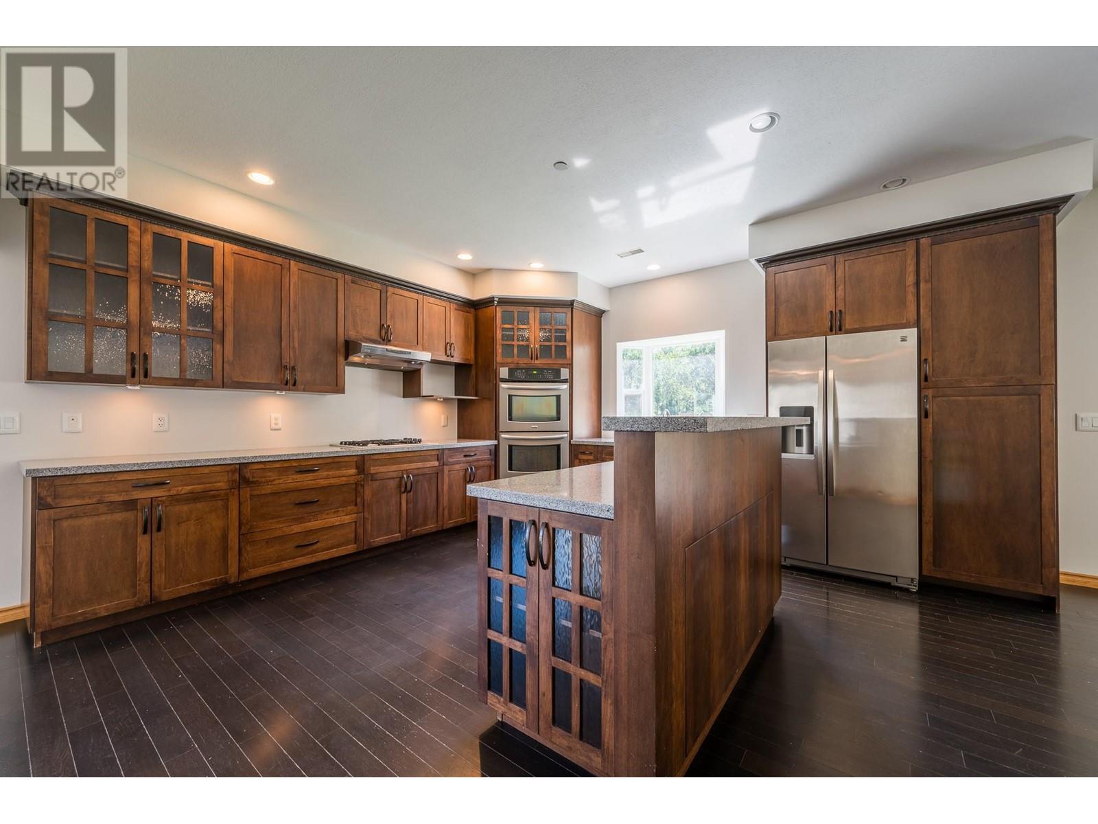 Photo 2 of 8925 Grizzly Crescent, Kamloops BC