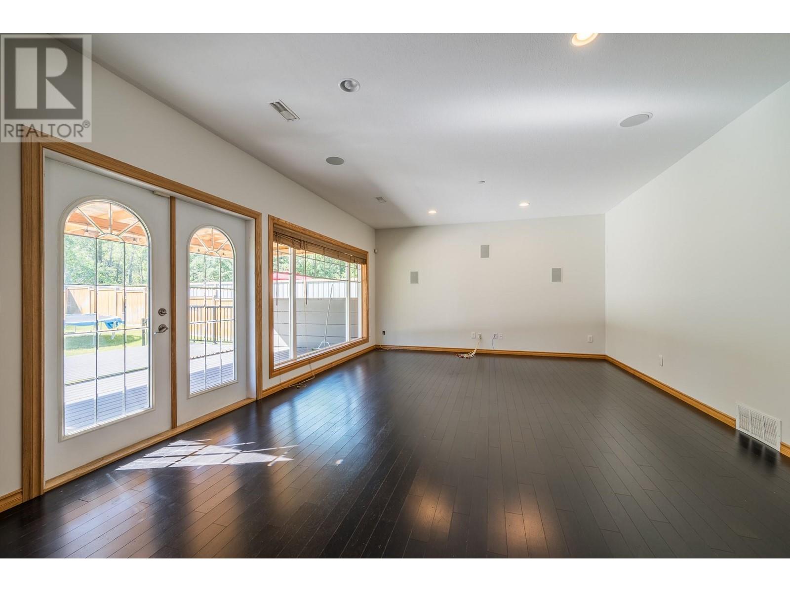 Photo 7 of 8925 Grizzly Crescent, Kamloops BC