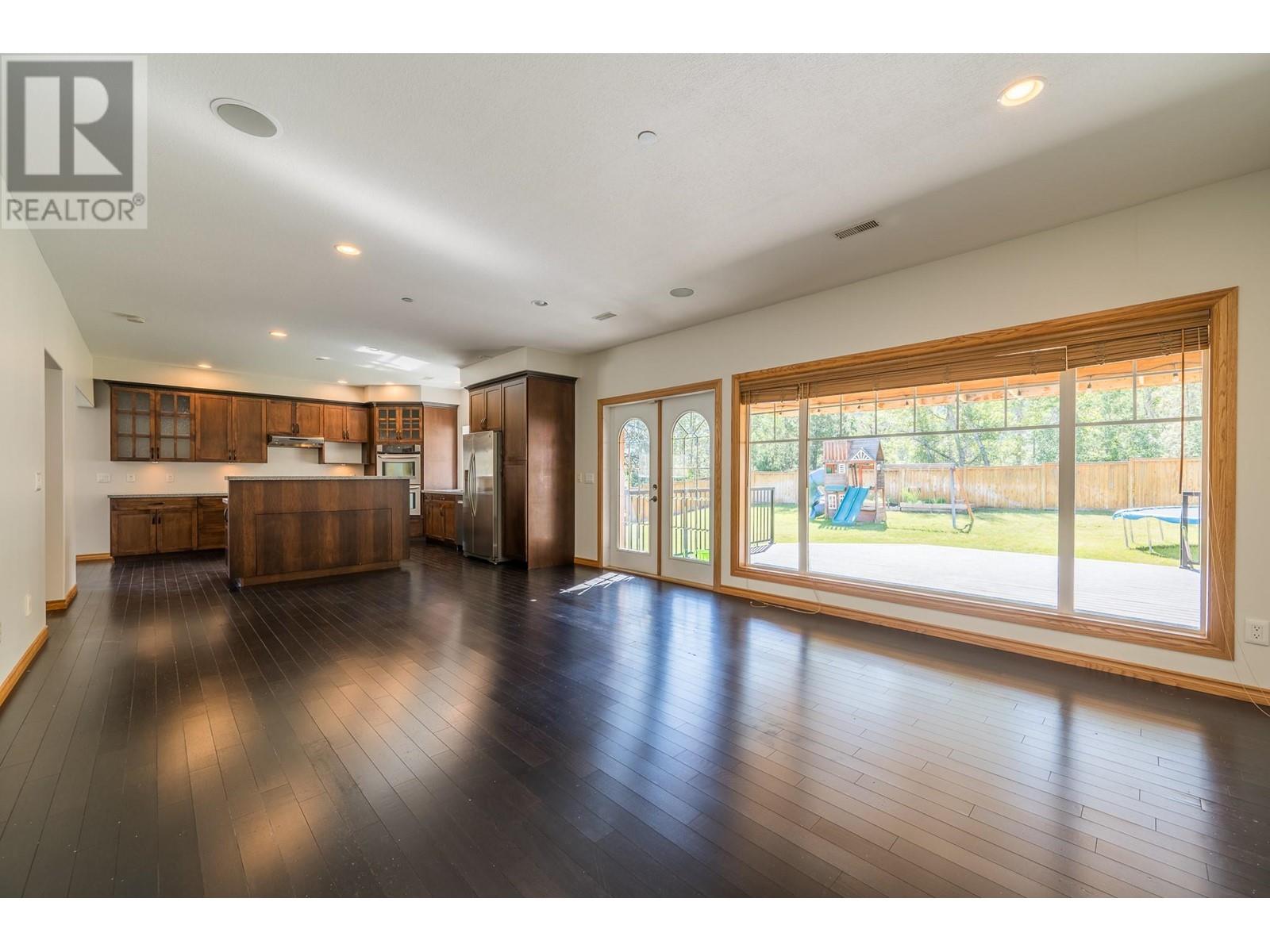 Photo 5 of 8925 Grizzly Crescent, Kamloops BC