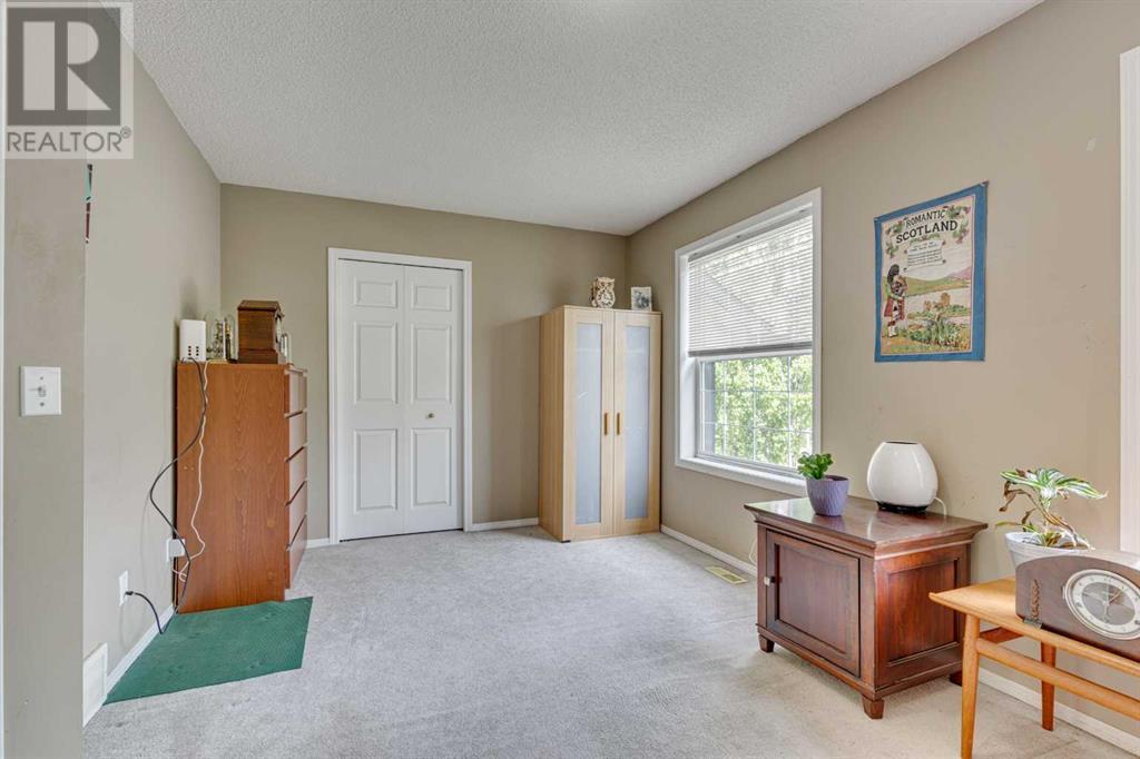 Single Family House Bi-level for Sale in  Martha