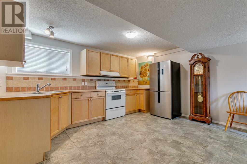 Single Family House Bi-level for Sale in  Martha