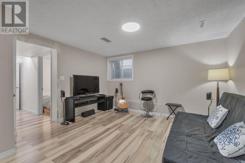 Single Family House for Sale in  New Brighton Drive SE New Brighton Calgary 