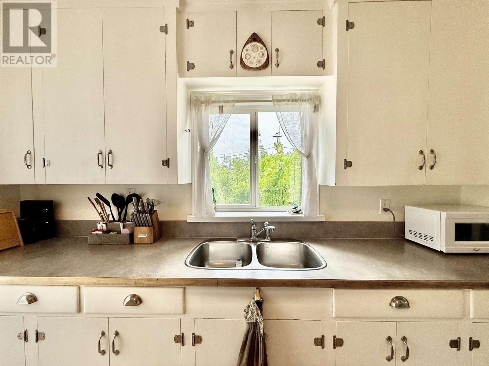 1673 16 HIGHWAY, Telkwa