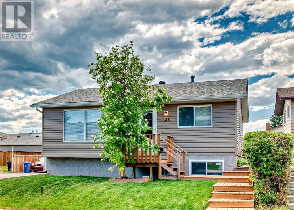 136 Castledale Crescent NE, Calgary, Alberta