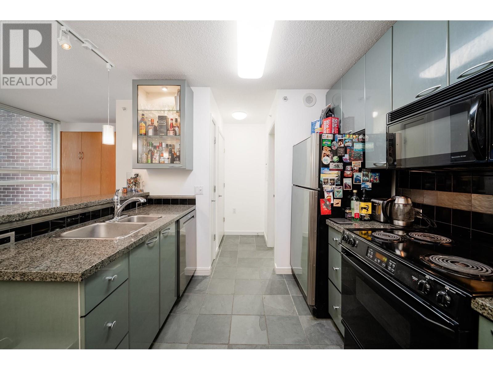 Photo 15 of 305 1068 Hornby Street, Vancouver BC