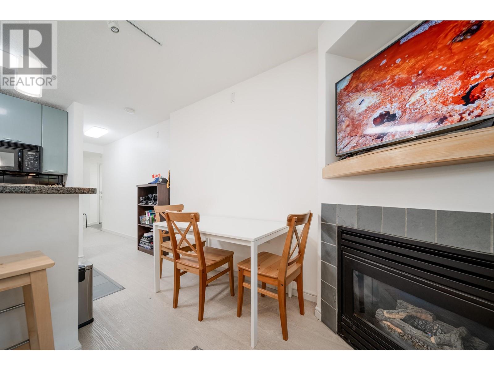 Photo 7 of 305 1068 Hornby Street, Vancouver BC