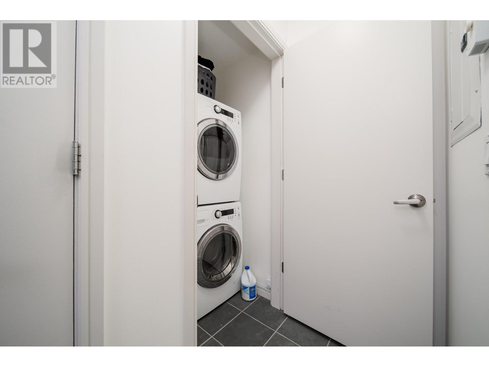 Photo 8 of 305 1068 Hornby Street, Vancouver BC