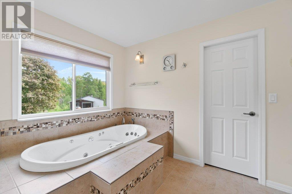 Photo 9 of 4501 44 Avenue Nw, Salmon Arm BC